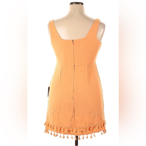 Lulu’s Feel the Sunshine Tassel mini in orange - Picture 4 of 5